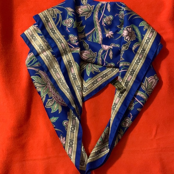 Tie Rack ‘Art of the Scarf’ poly, made in Italy, royal blue paisley 40”sq - Picture 2 of 4